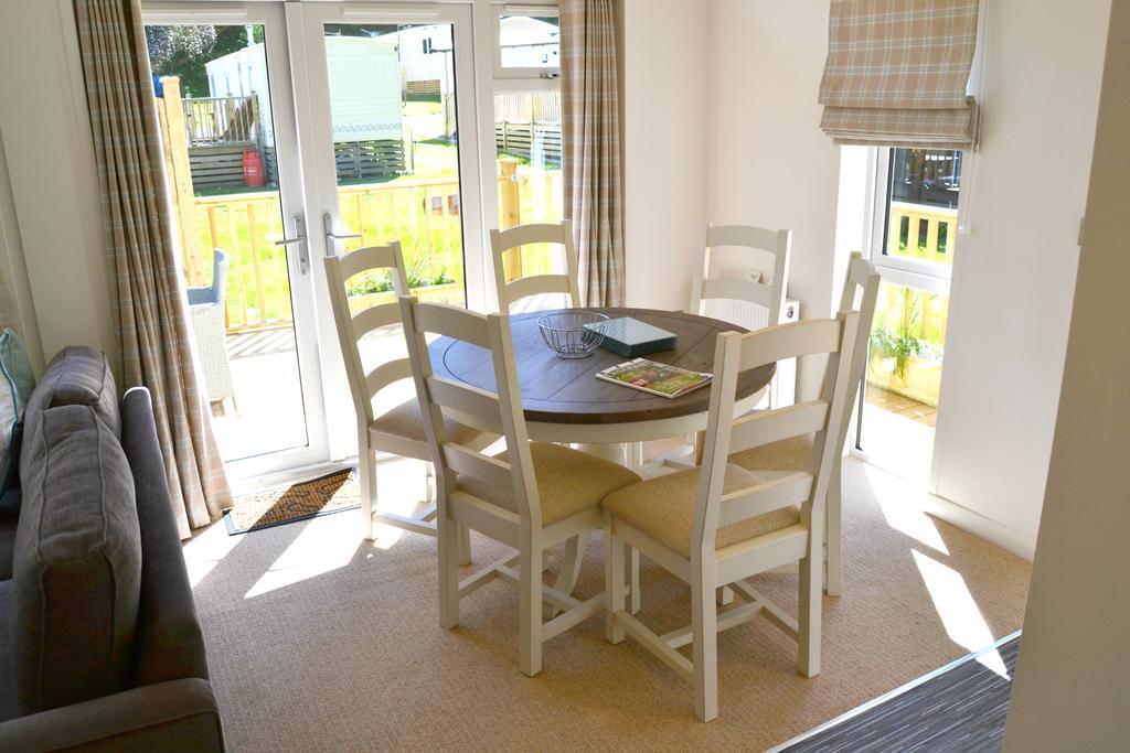 Hele Valley Holiday Park อิลฟราคูมบ์ ภายนอก รูปภาพ