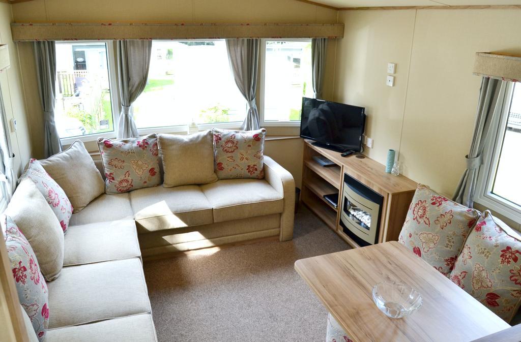 Hele Valley Holiday Park อิลฟราคูมบ์ ภายนอก รูปภาพ